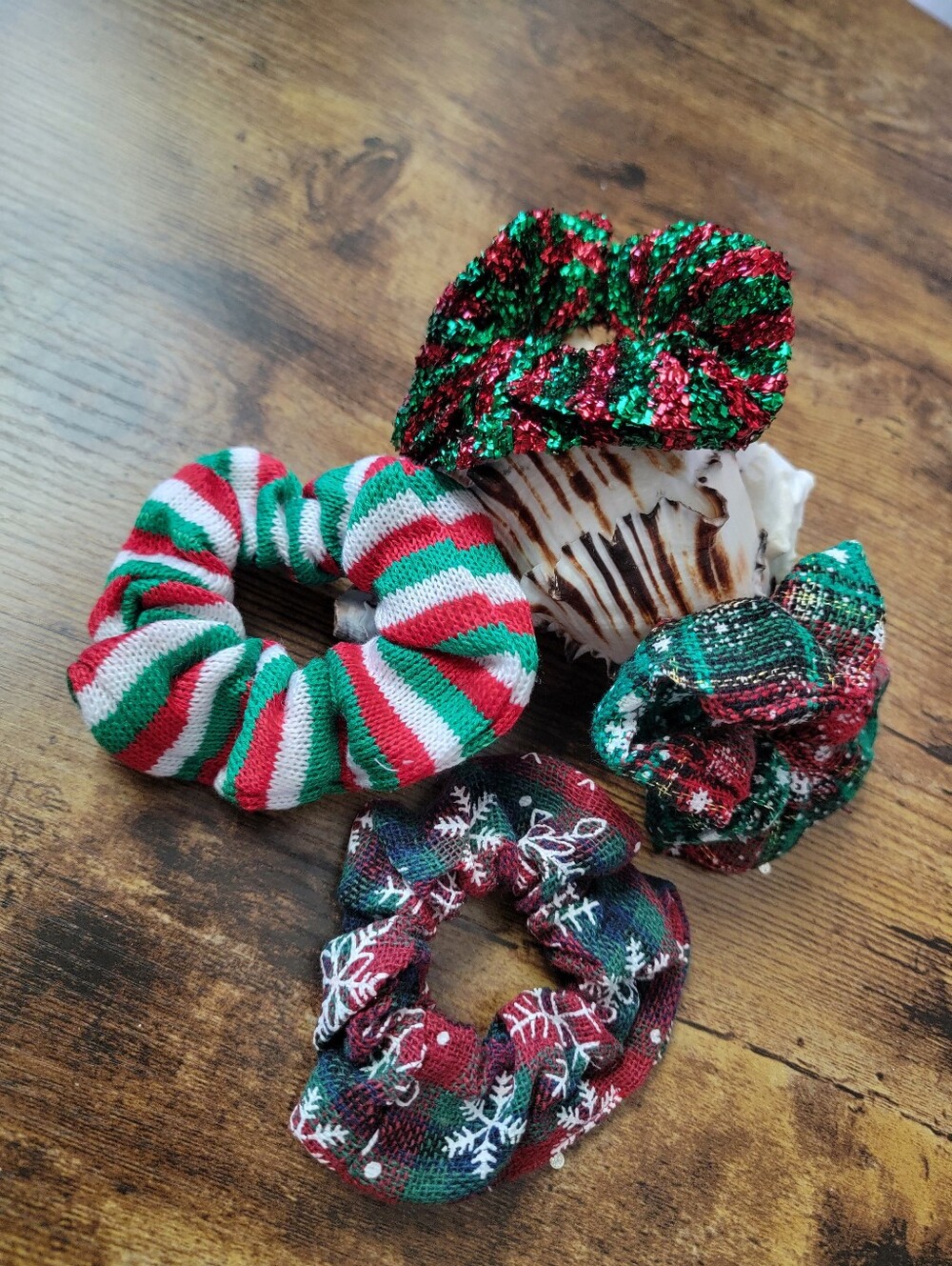 4pcs Holiday Scrunchie Set - Red, Green, White